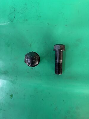 M30X2X90 graafmachine rupsbout / TBM30X2X90 rupsbout